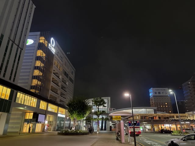 夜の藤枝駅前